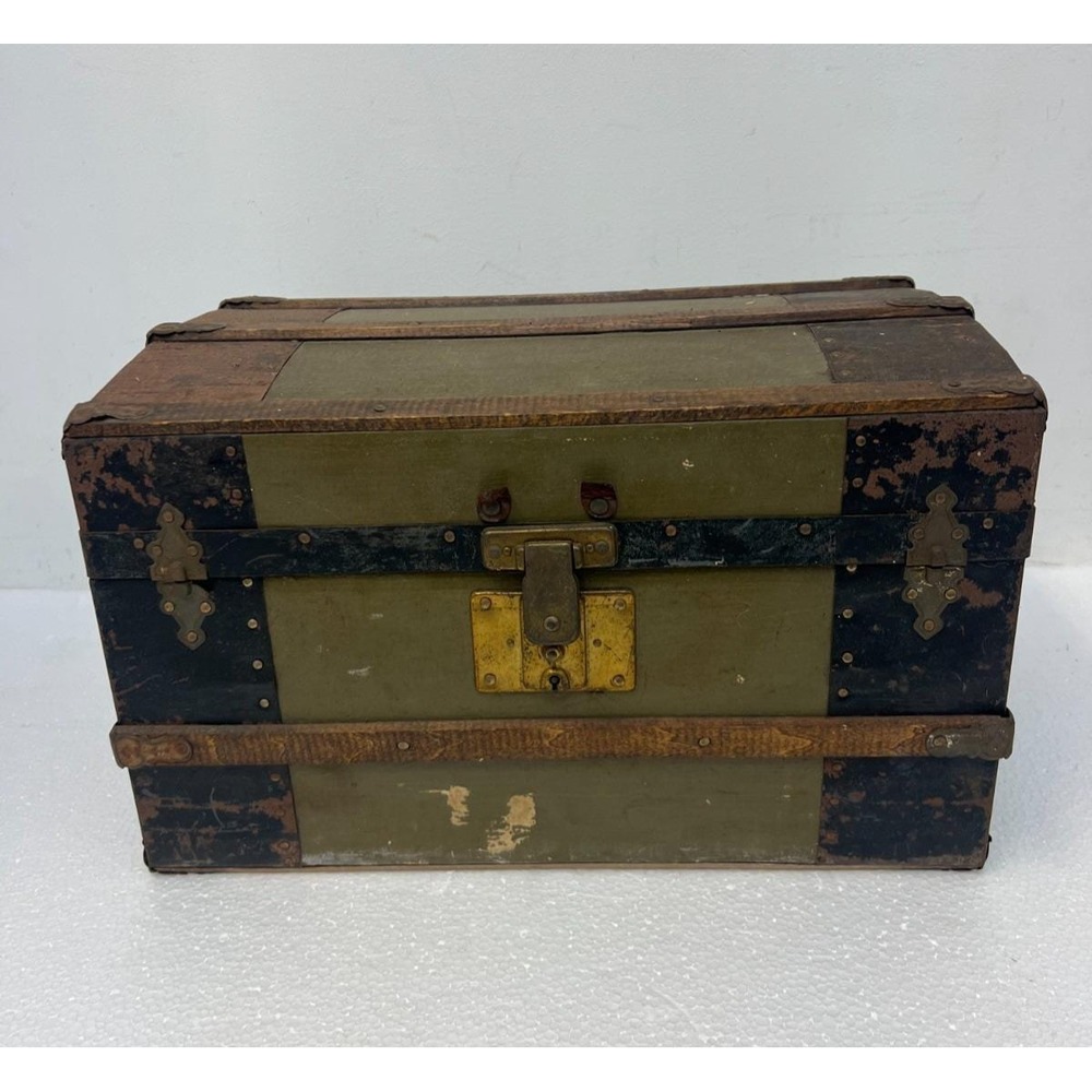 Vintage STEAMER TRUNK Salesman Sample storage chest dollhouse antique small toy